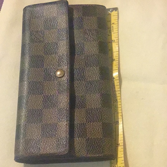 Authentic Louis Vuitton DAMIER large Wallet - Picture 10 of 16